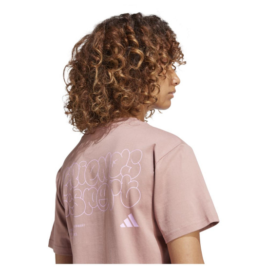 Adidas Γυναικεία κοντομάνικη μπλούζα Lounge Verbiage Graphic Tee Adidas Γυναικεία κοντομάνικη μπλούζα Lounge Verbiage Graphic Tee
